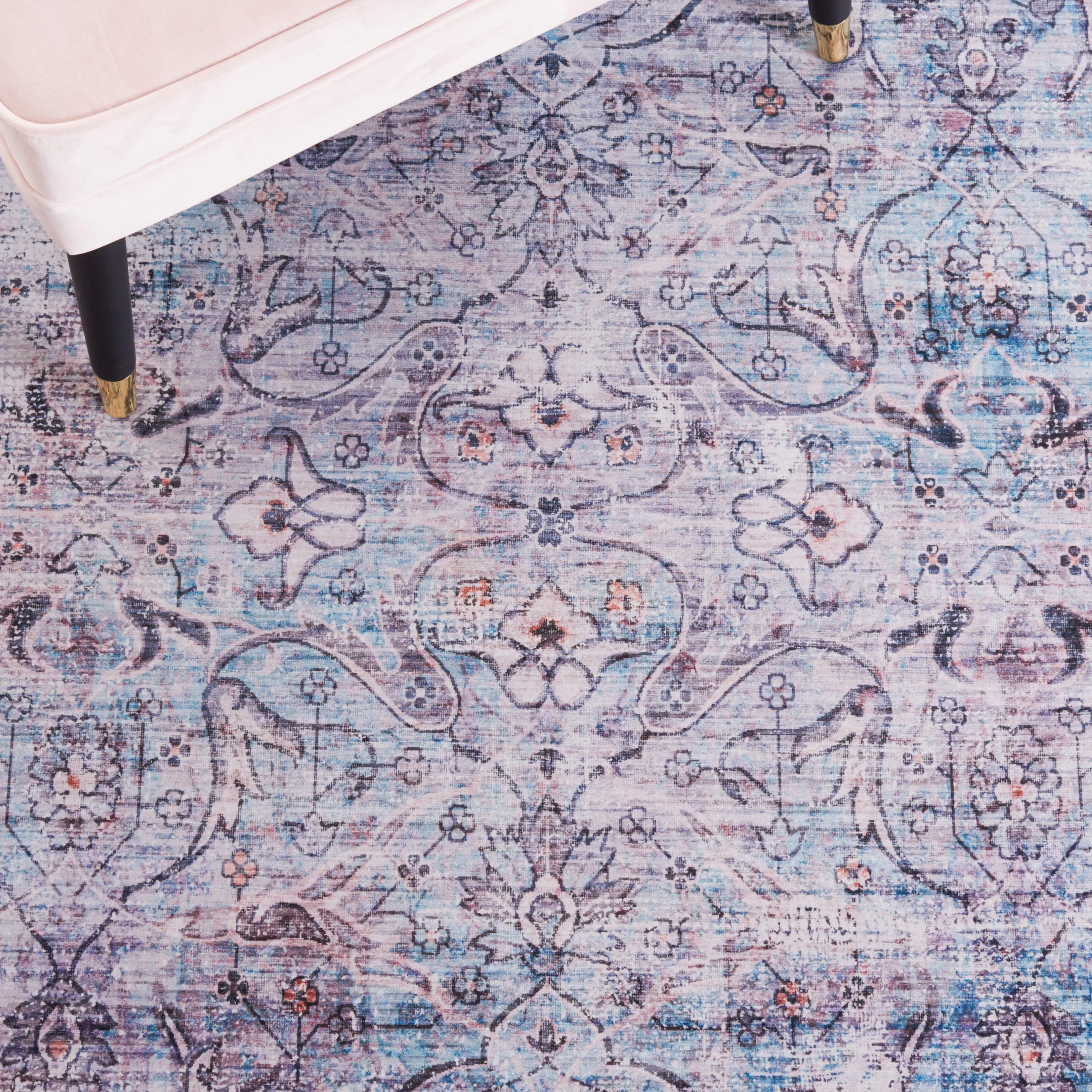 SAFAVIEH Tucson Machine Washable Slip Resistant Magdalene Traditional Rug