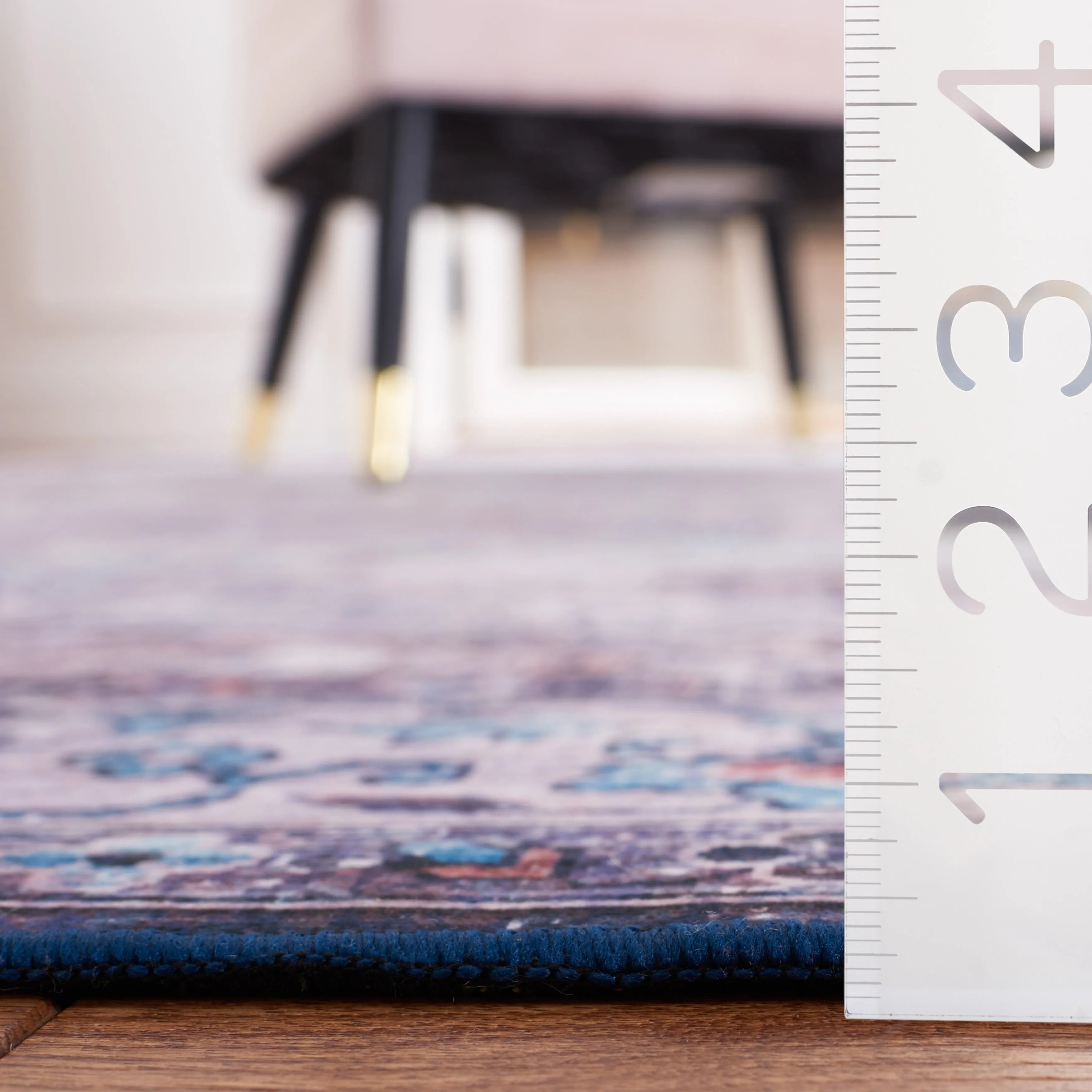 SAFAVIEH Tucson Machine Washable Slip Resistant Magdalene Traditional Rug