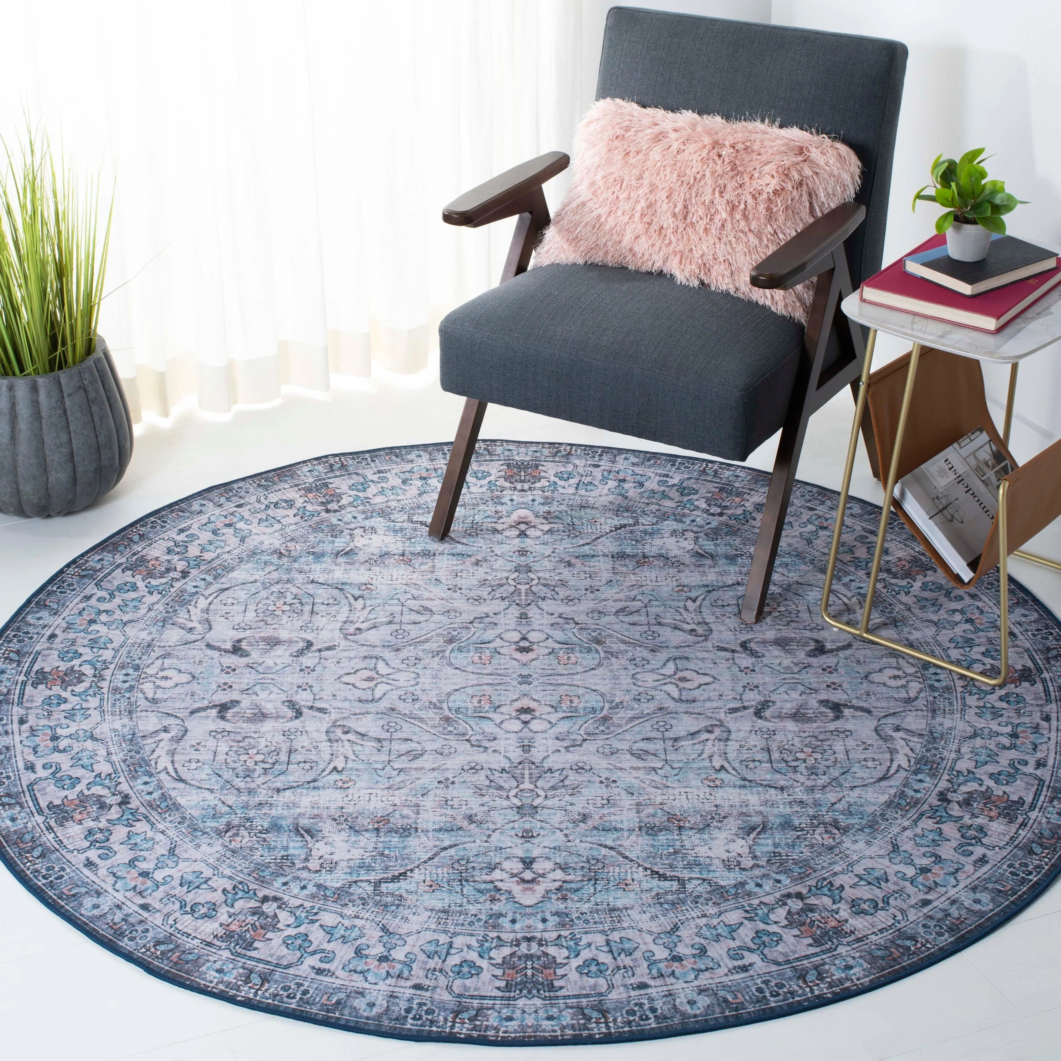 SAFAVIEH Tucson Machine Washable Slip Resistant Magdalene Traditional Rug