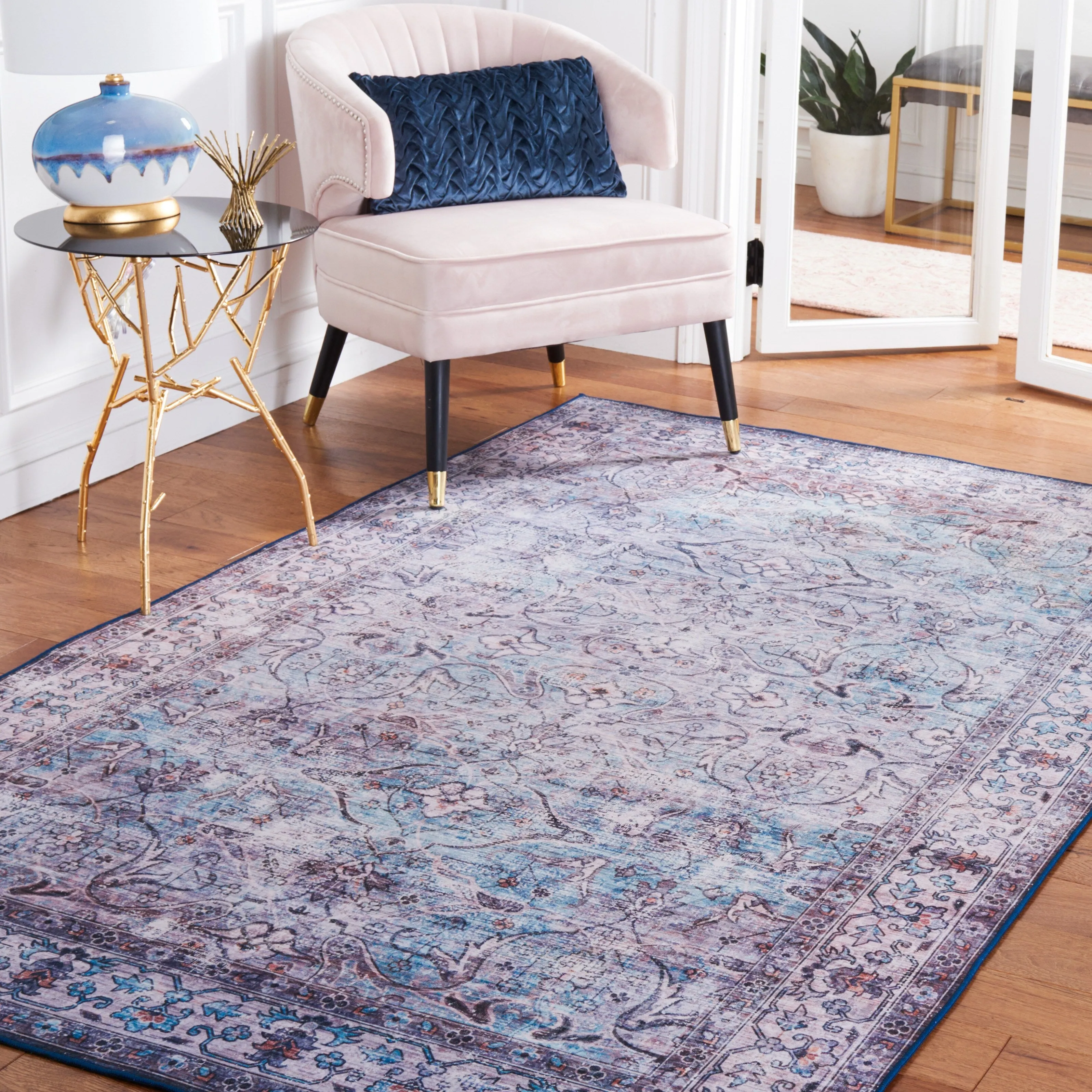SAFAVIEH Tucson Machine Washable Slip Resistant Magdalene Traditional Rug