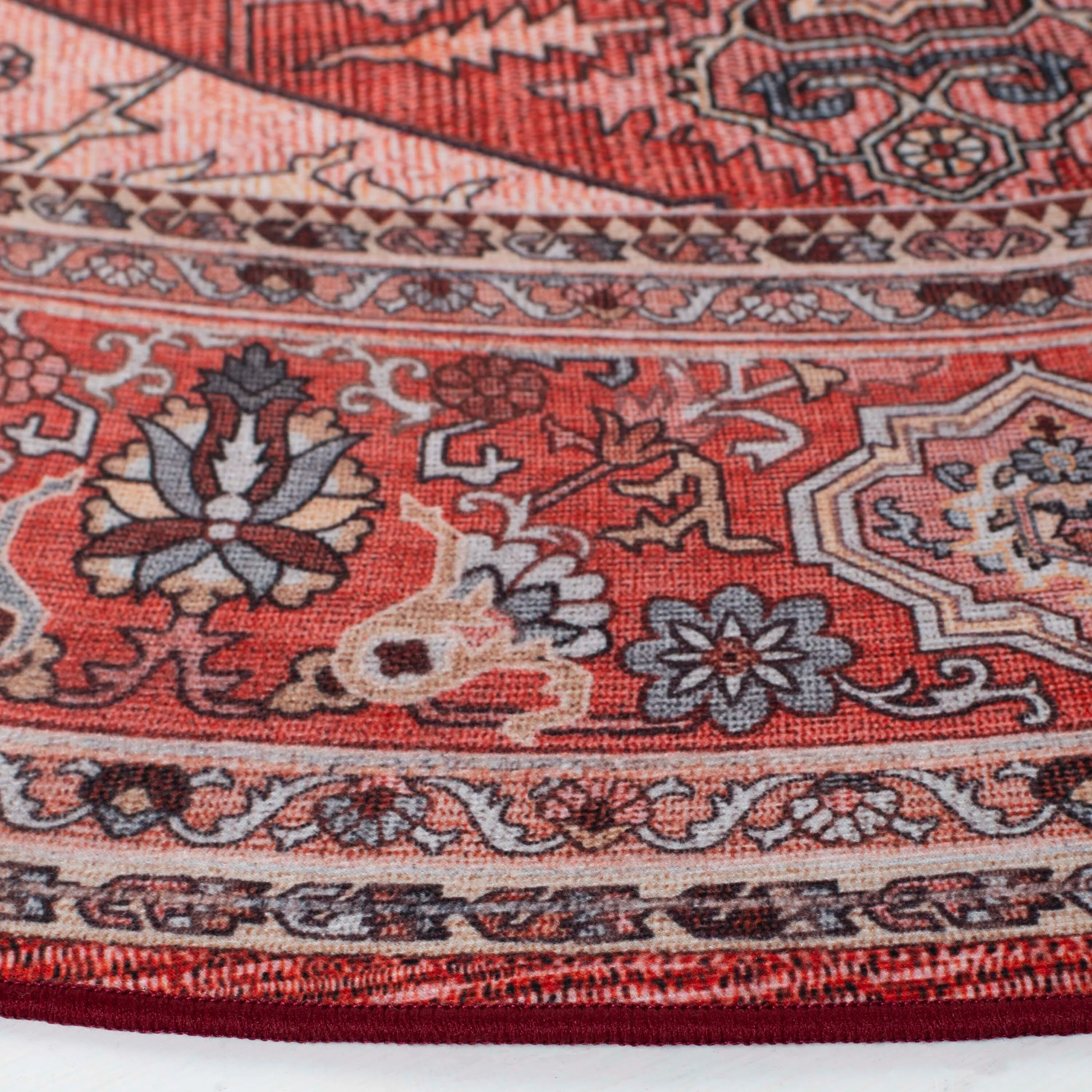 SAFAVIEH Tucson Machine Washable Slip Resistant Nevada Traditional Rug