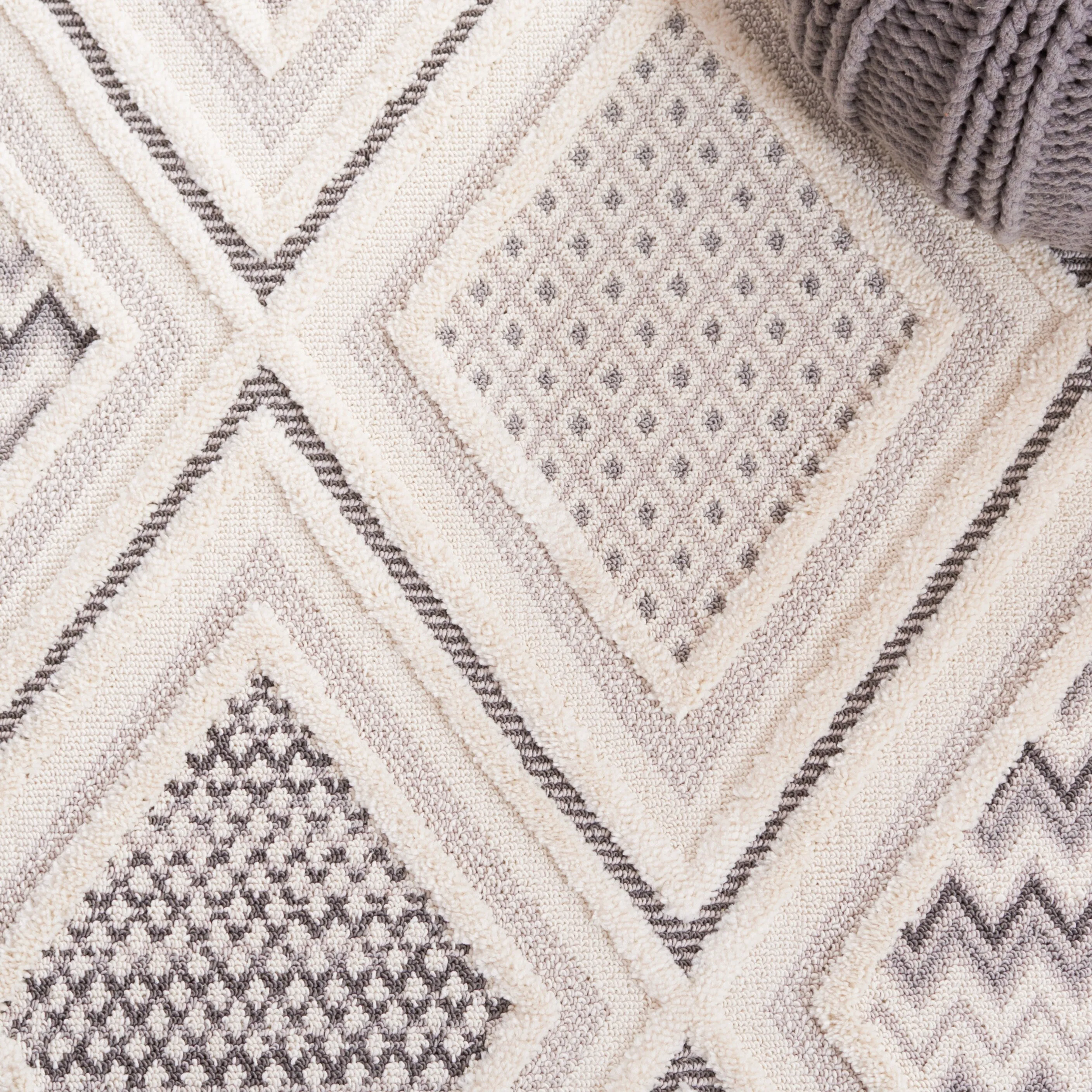 SAFAVIEH Urban Evie Moroccan Diamond Trellis Rug
