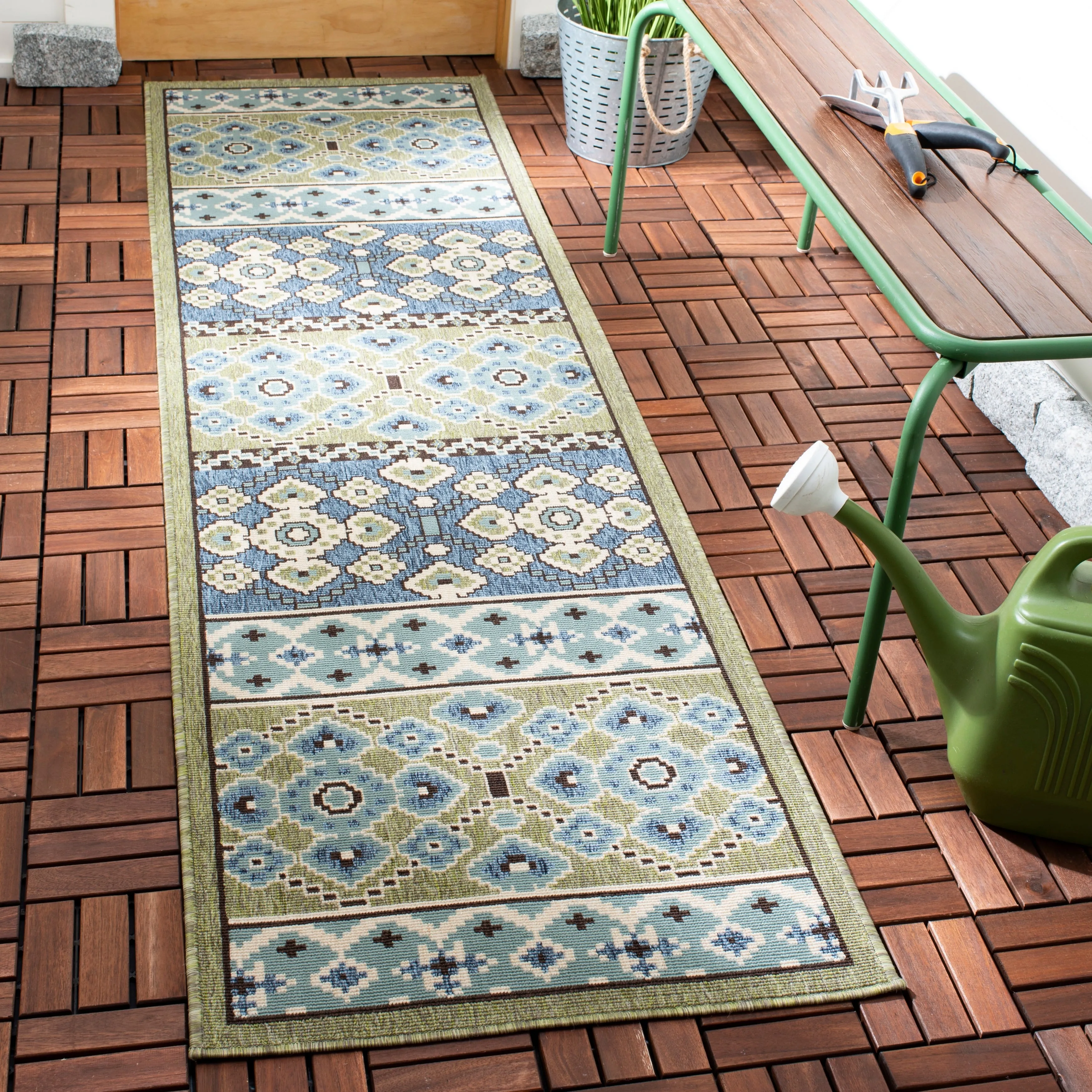 SAFAVIEH Veranda Anneruth Indoor/ Outdoor Waterproof Patio Backyard Rug