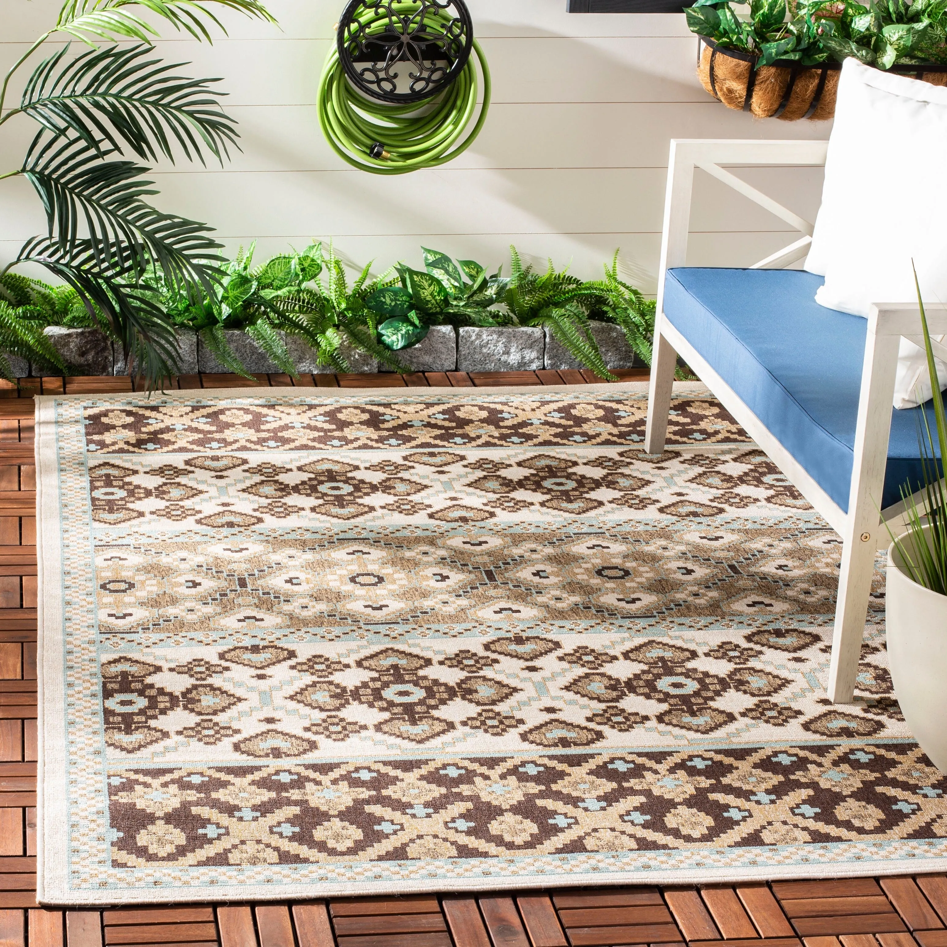 SAFAVIEH Veranda Anneruth Indoor/ Outdoor Waterproof Patio Backyard Rug