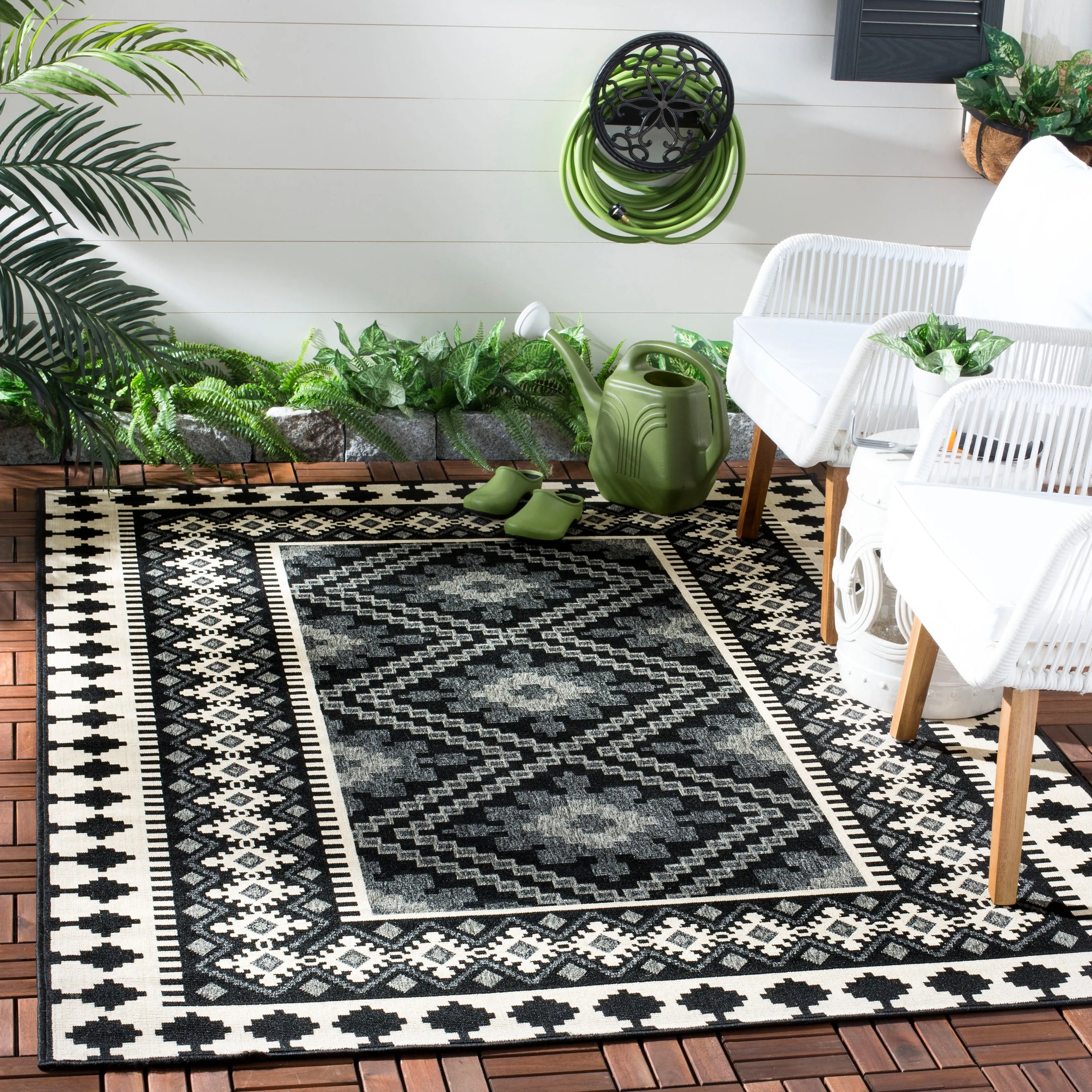 SAFAVIEH Veranda Eyvor Indoor/ Outdoor Waterproof Patio Backyard Rug - Black/Creme - 8' x 11'