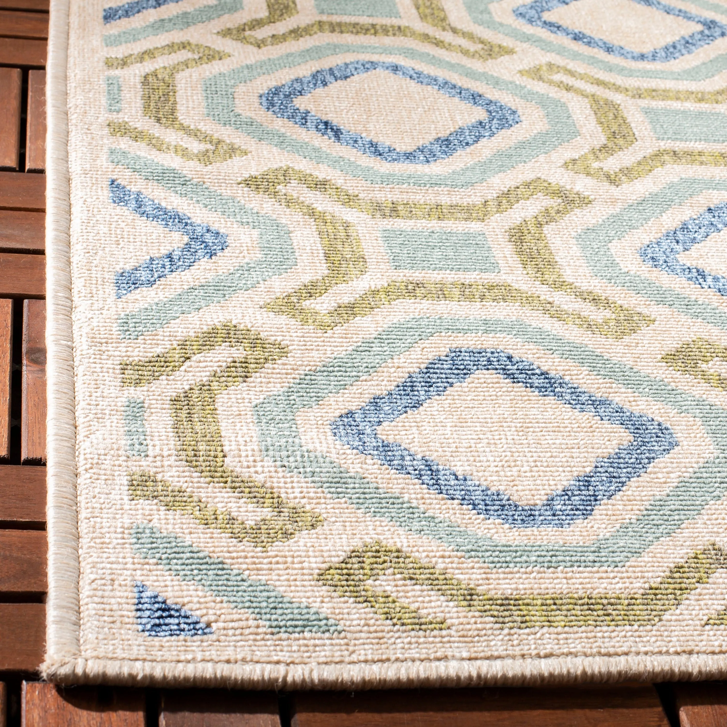SAFAVIEH Veranda Marjetka Indoor/ Outdoor Waterproof Patio Backyard Rug