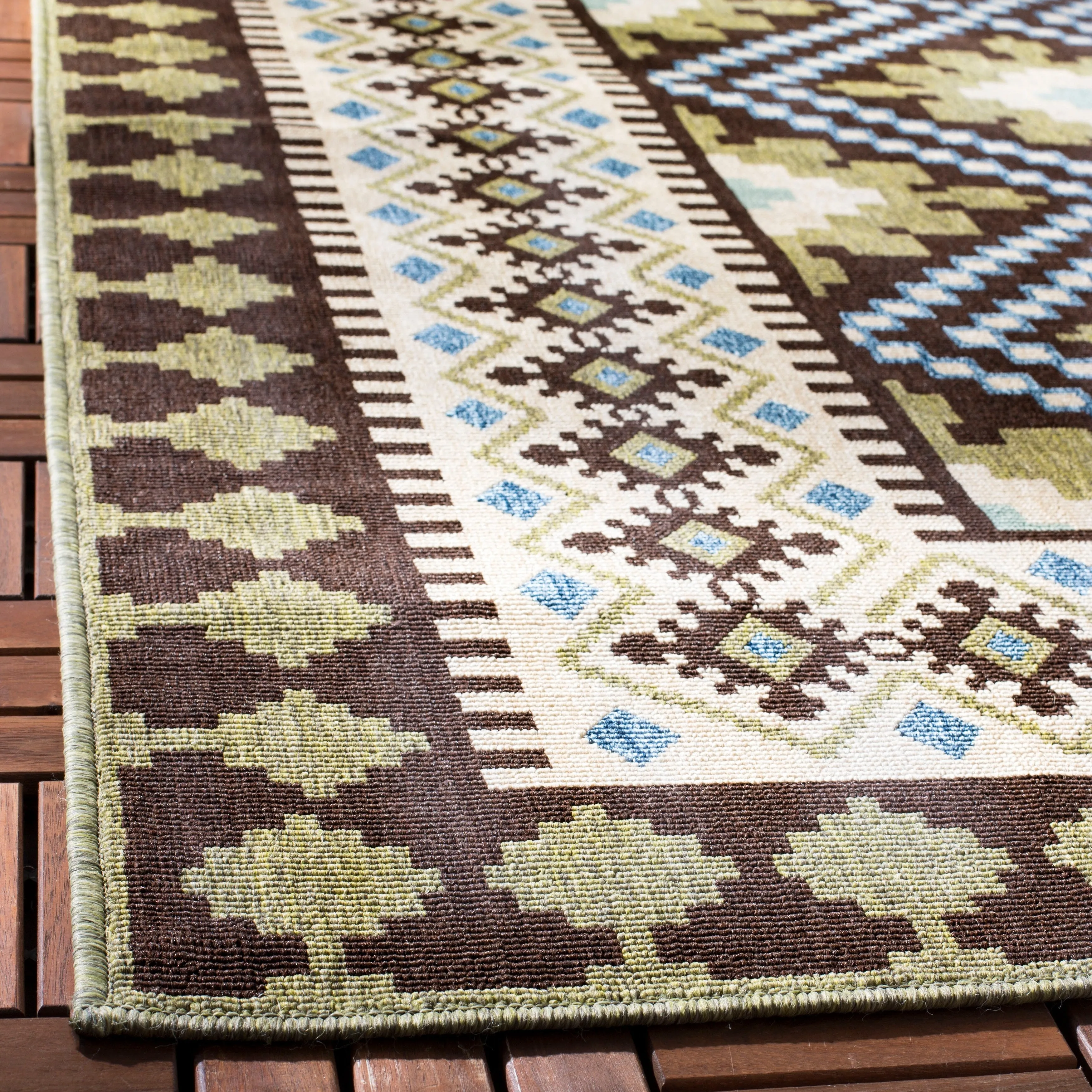 SAFAVIEH Veranda Selda Indoor/ Outdoor Waterproof Patio Backyard Rug