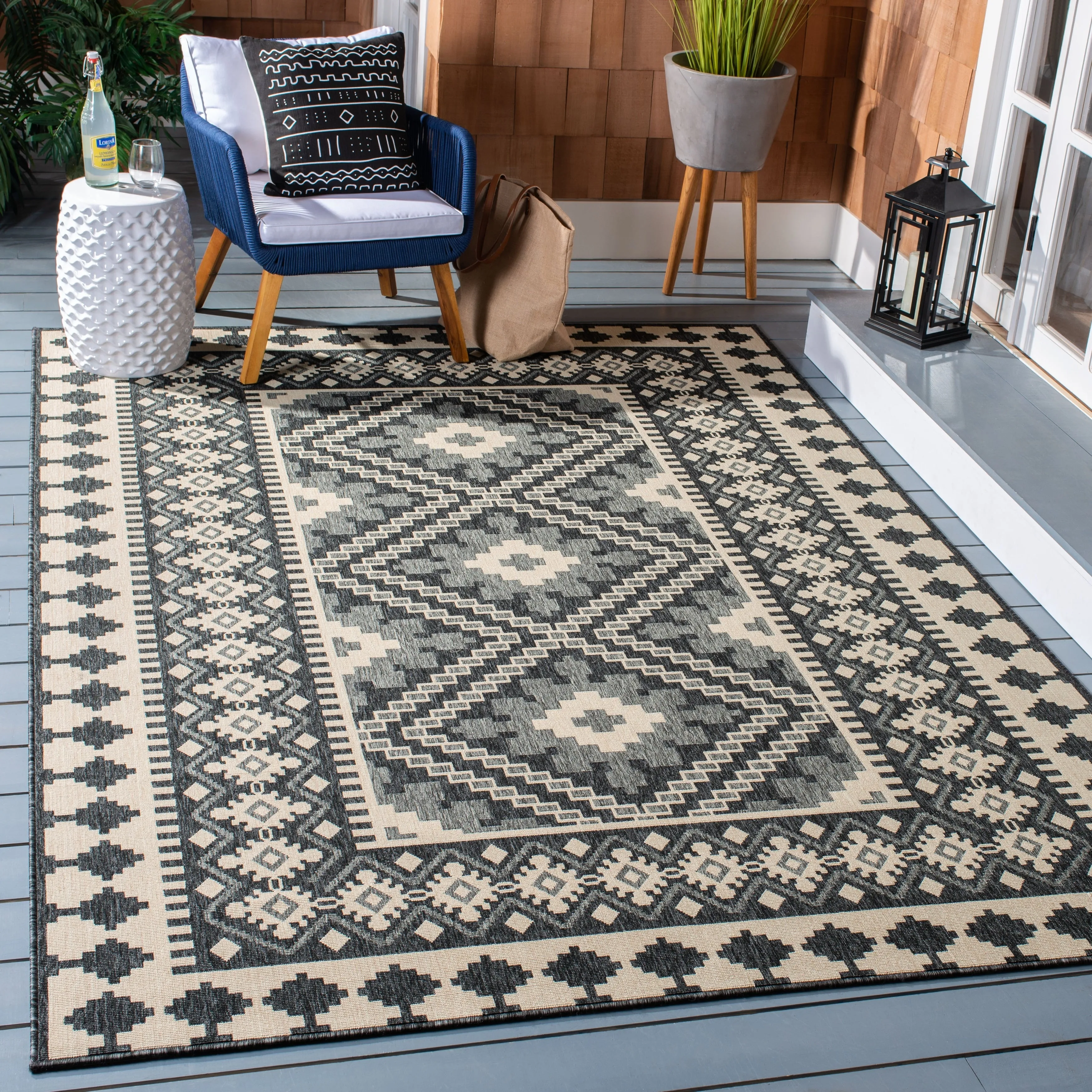 SAFAVIEH Veranda Selda Indoor/ Outdoor Waterproof Patio Backyard Rug