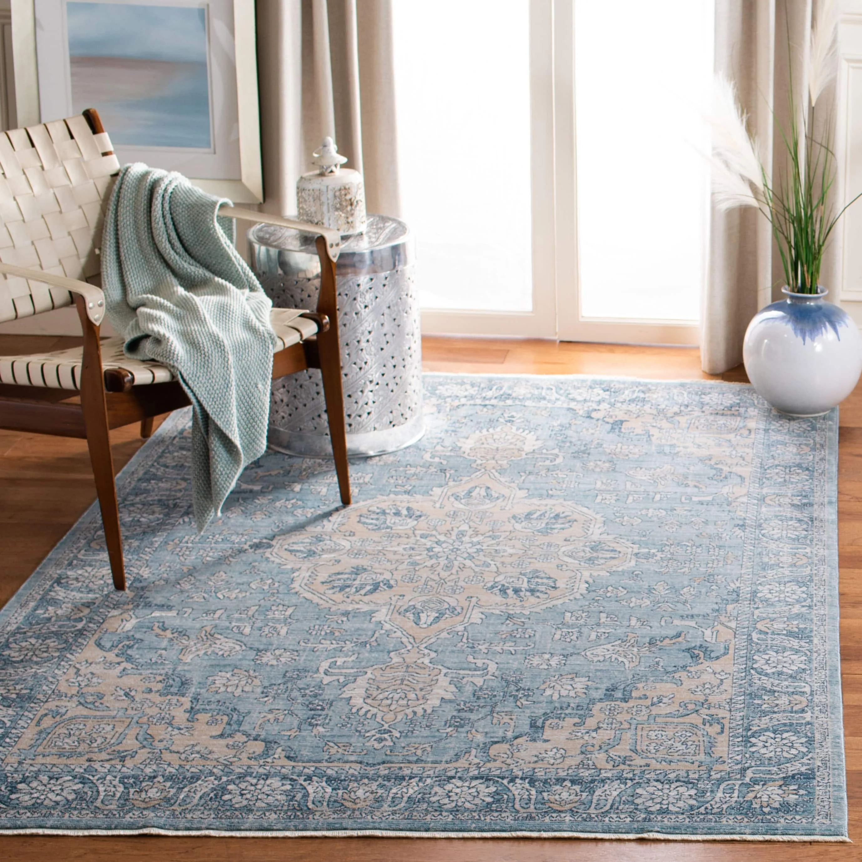 SAFAVIEH Victoria Melvina Traditional Oriental Rug