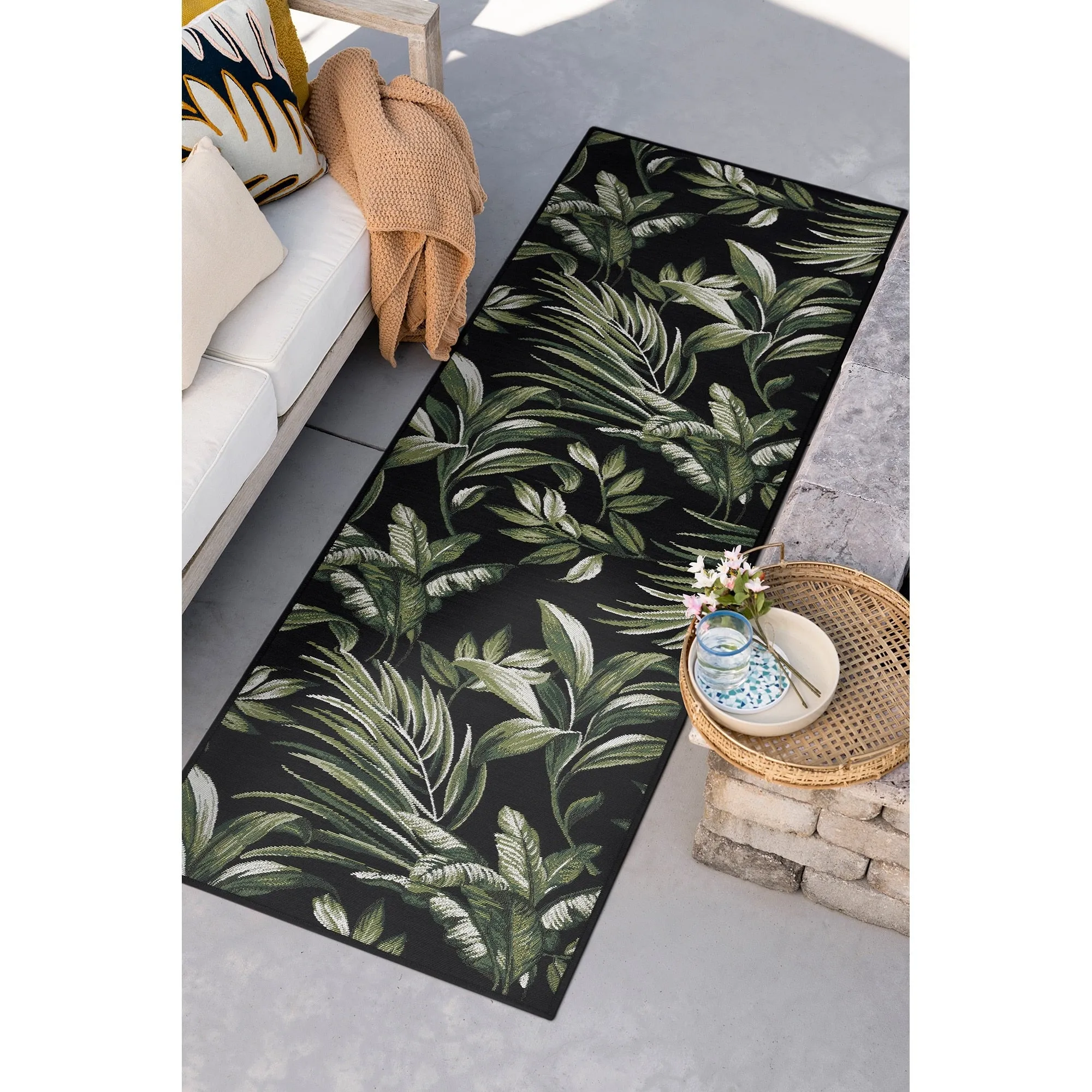 Sizzling Nautical & Coastal Floral & Botanical Indoor/Outdoor Area Rug