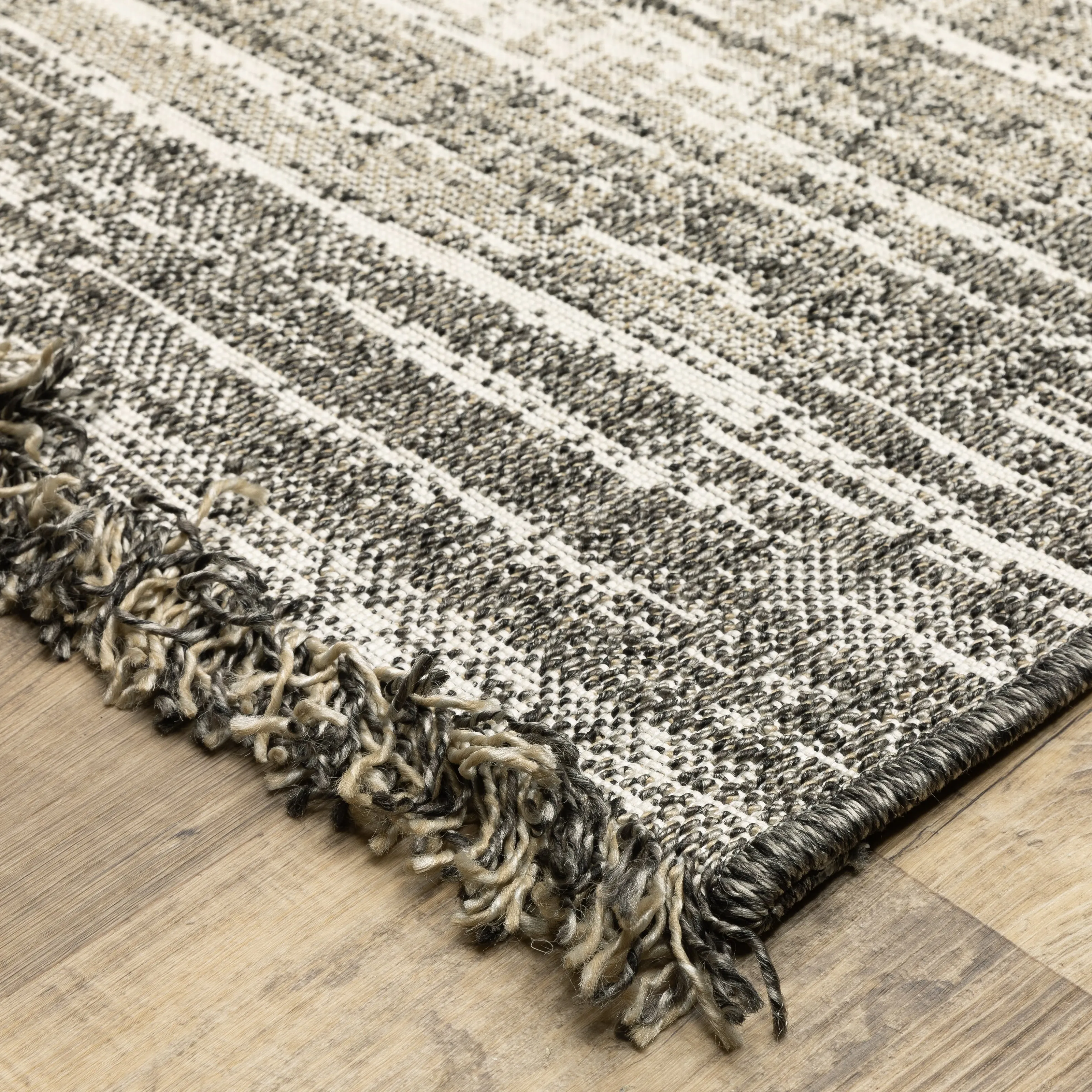 Style Haven Grayton Weathered Textures Beige/ Black Indoor-Outdoor Fringe Edge Rug