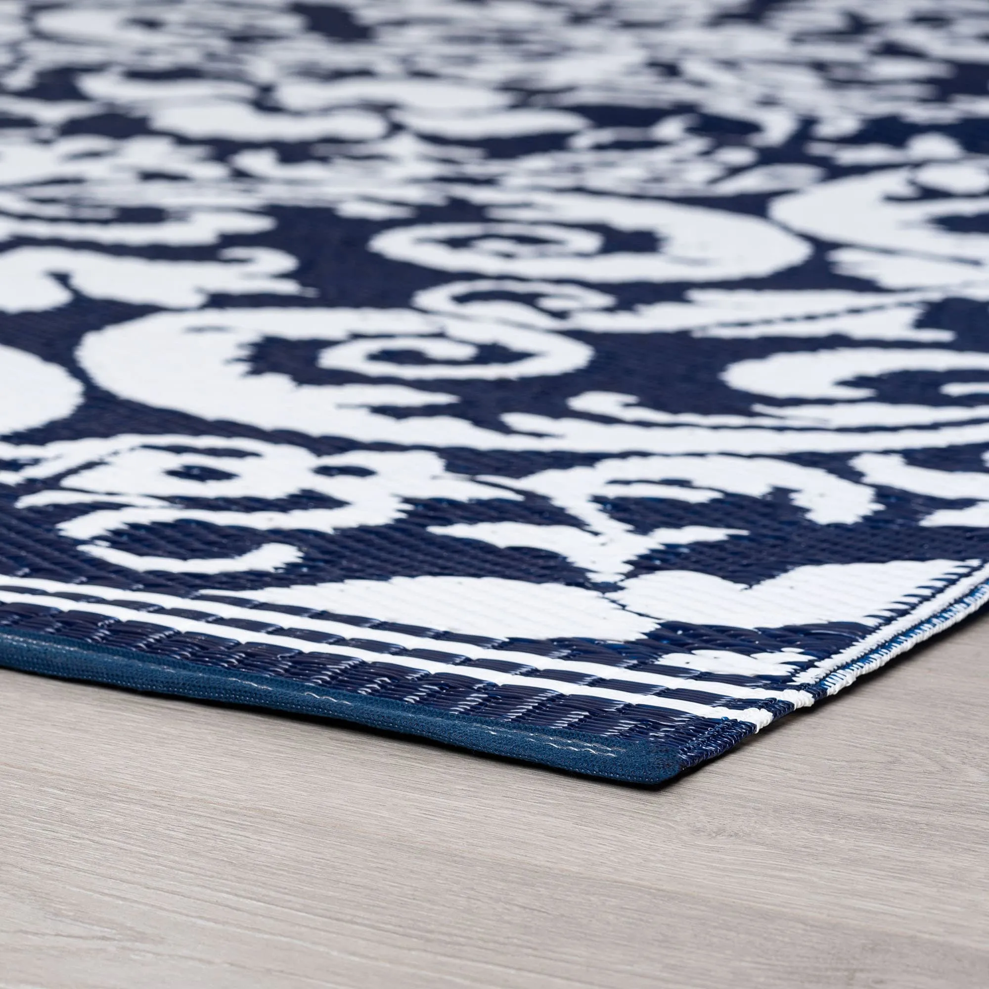 Sundown Beach Floral Indoor/Outdoor Area Rug
