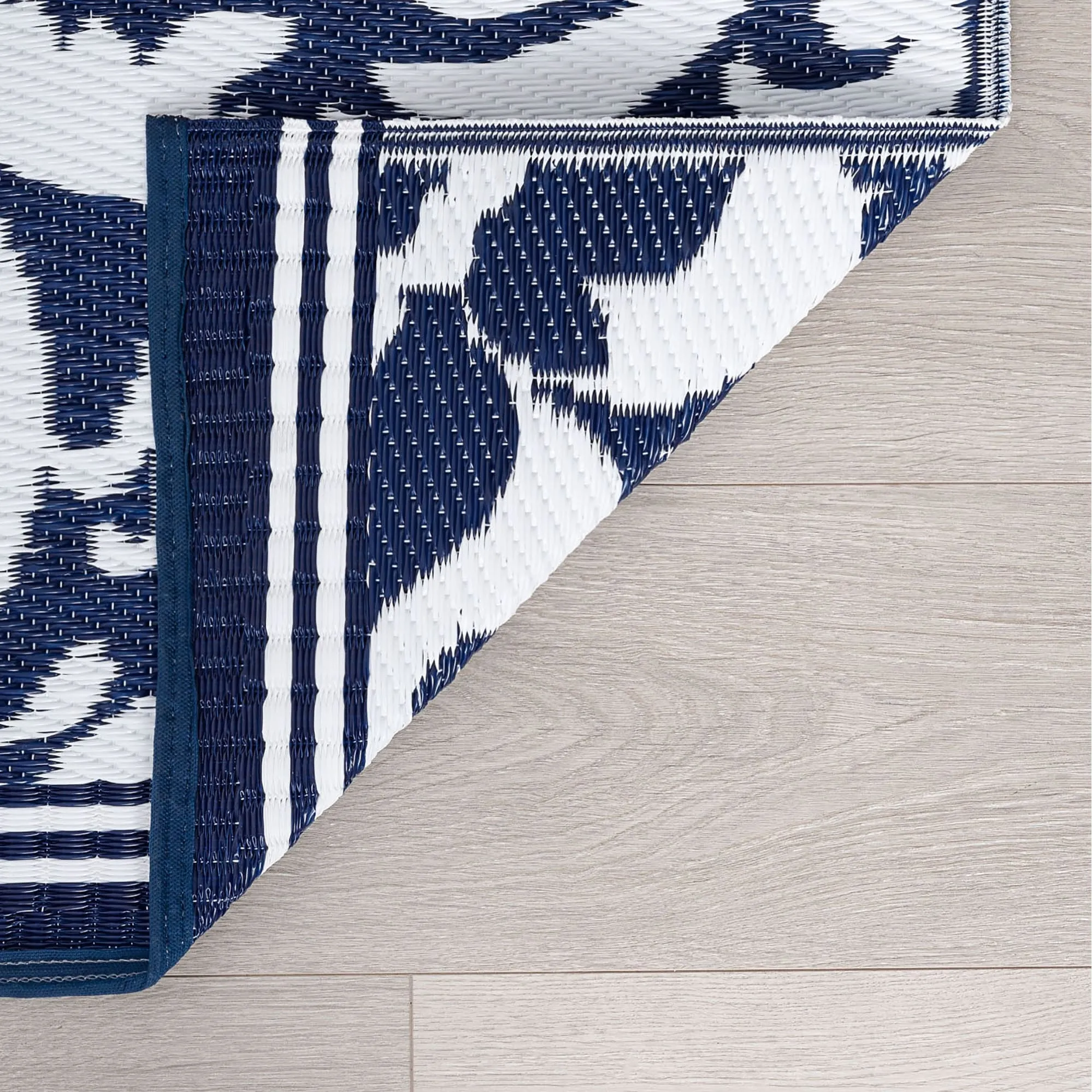Sundown Beach Floral Indoor/Outdoor Area Rug
