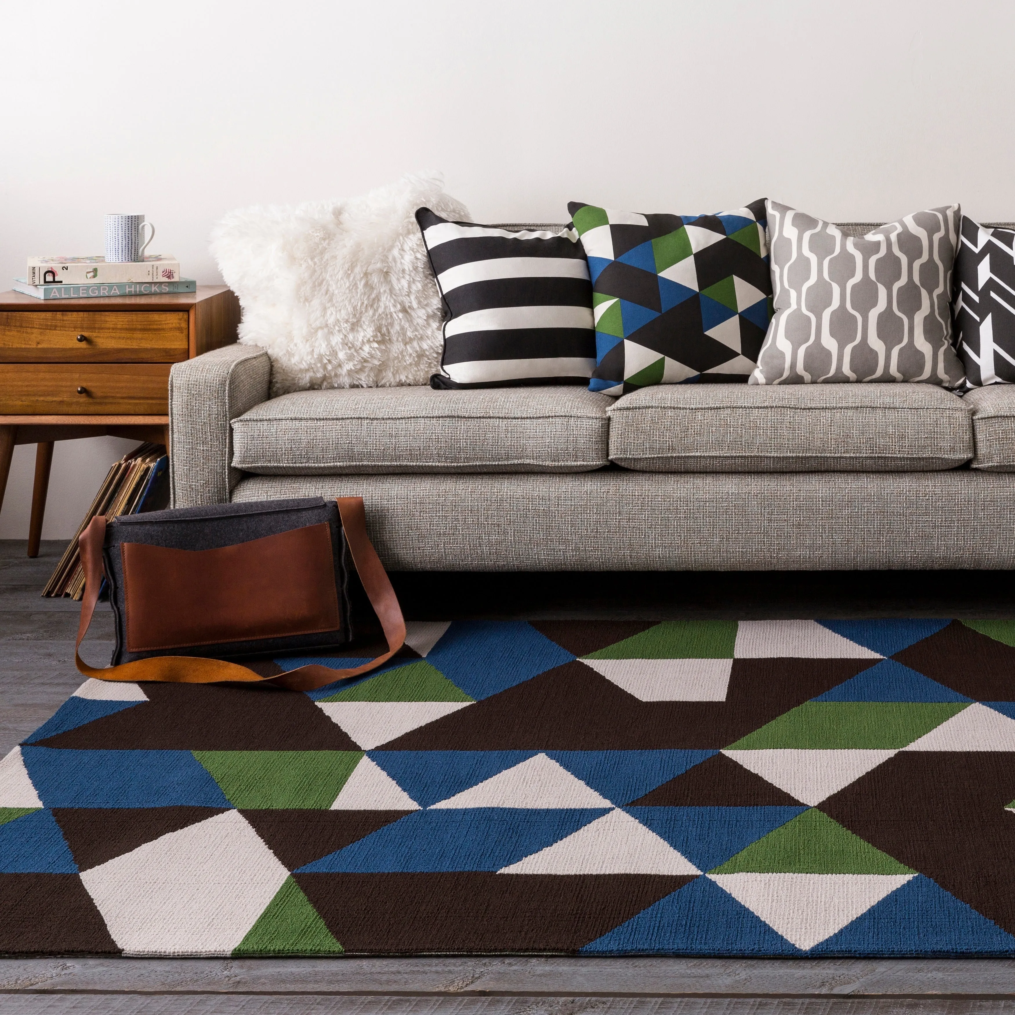 Table-Tufted Tree Polyester Rug (5' x 7'6)