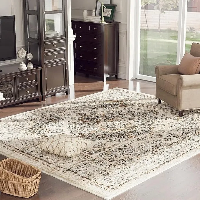 Traditional Cream/Beige Oriental Area Rug