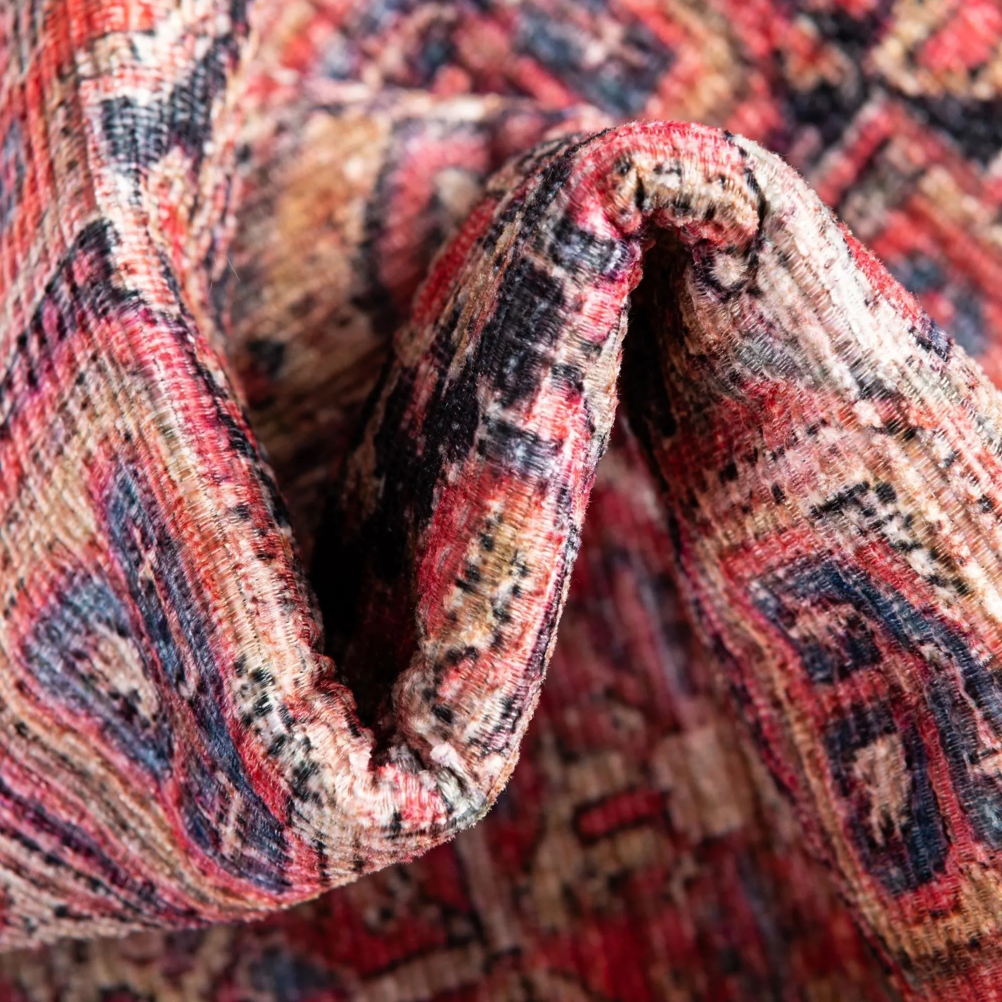 Traditional Rine Collection Area Rug