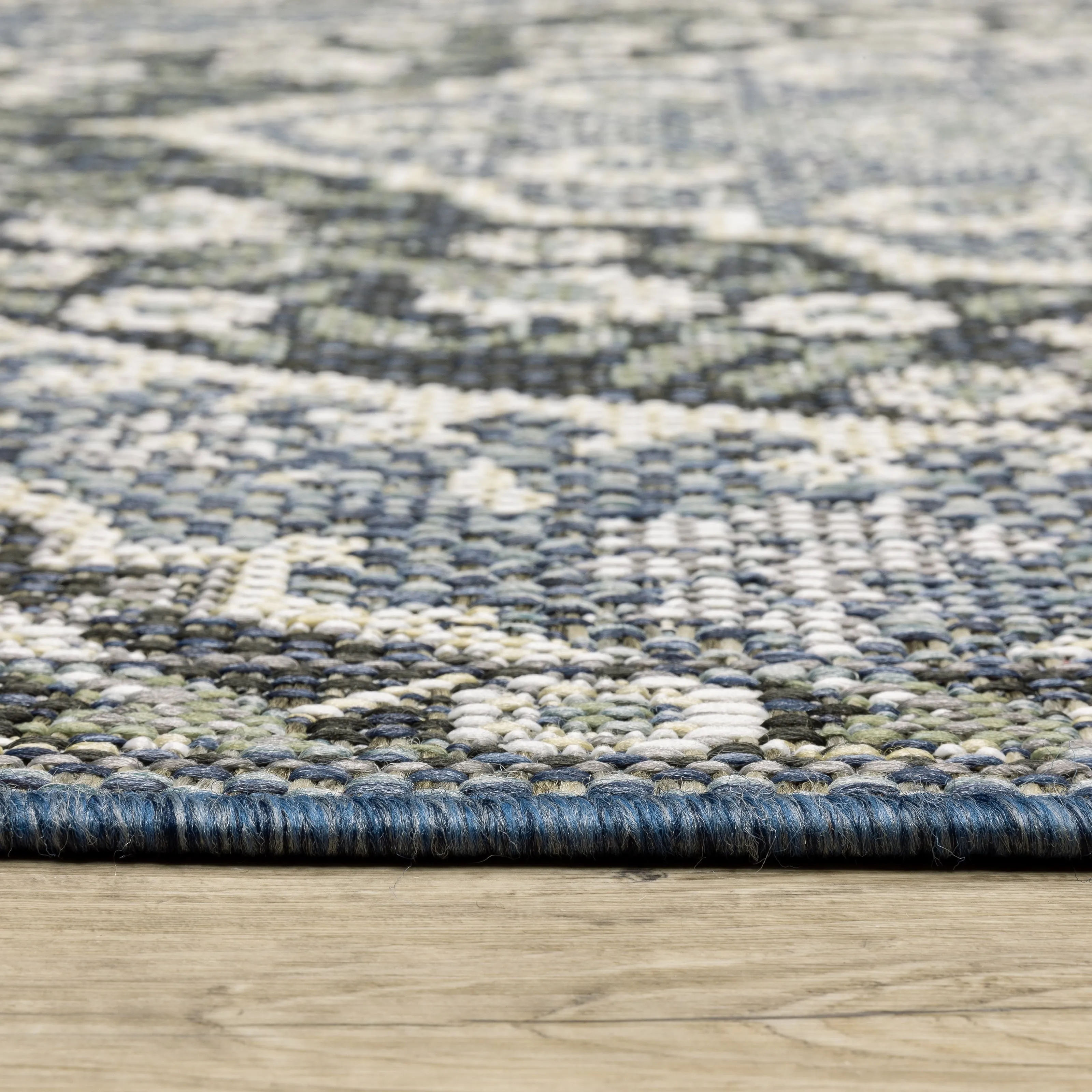 Vista Home Calla Traditional Oriental Indoor/Outdoor Area Rug
