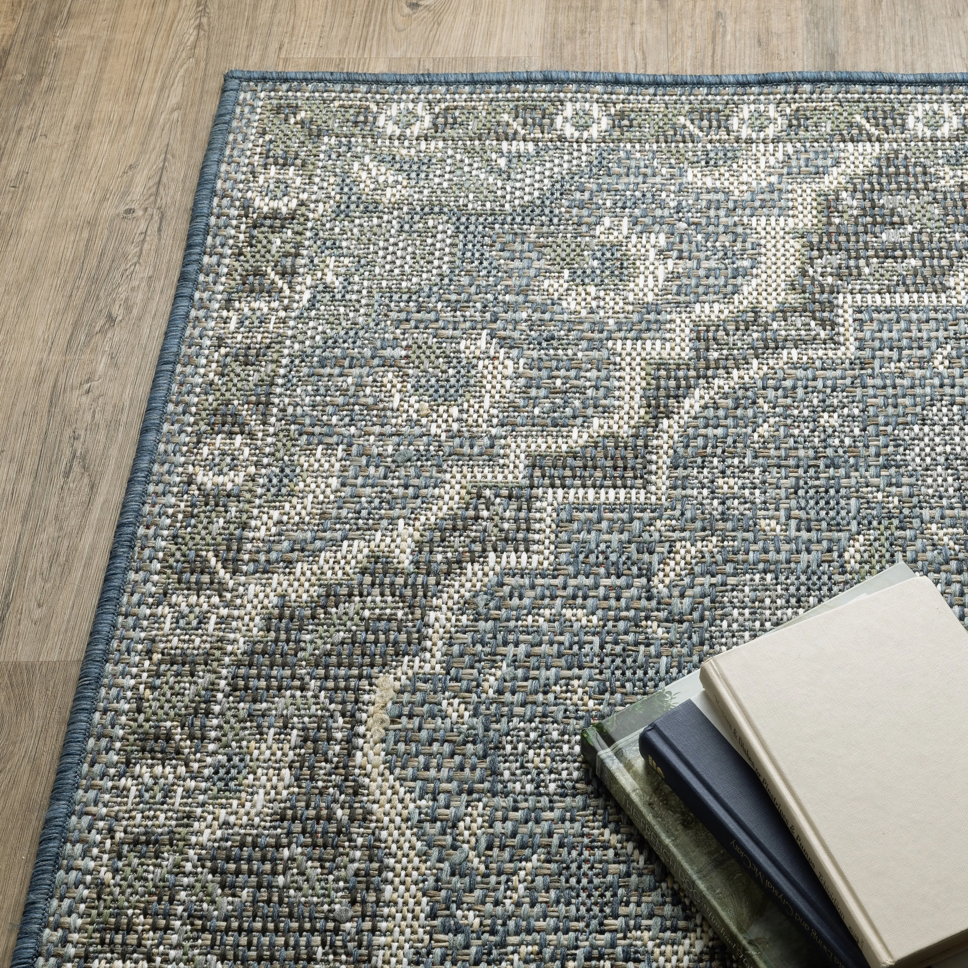 Vista Home Calla Traditional Oriental Indoor/Outdoor Area Rug