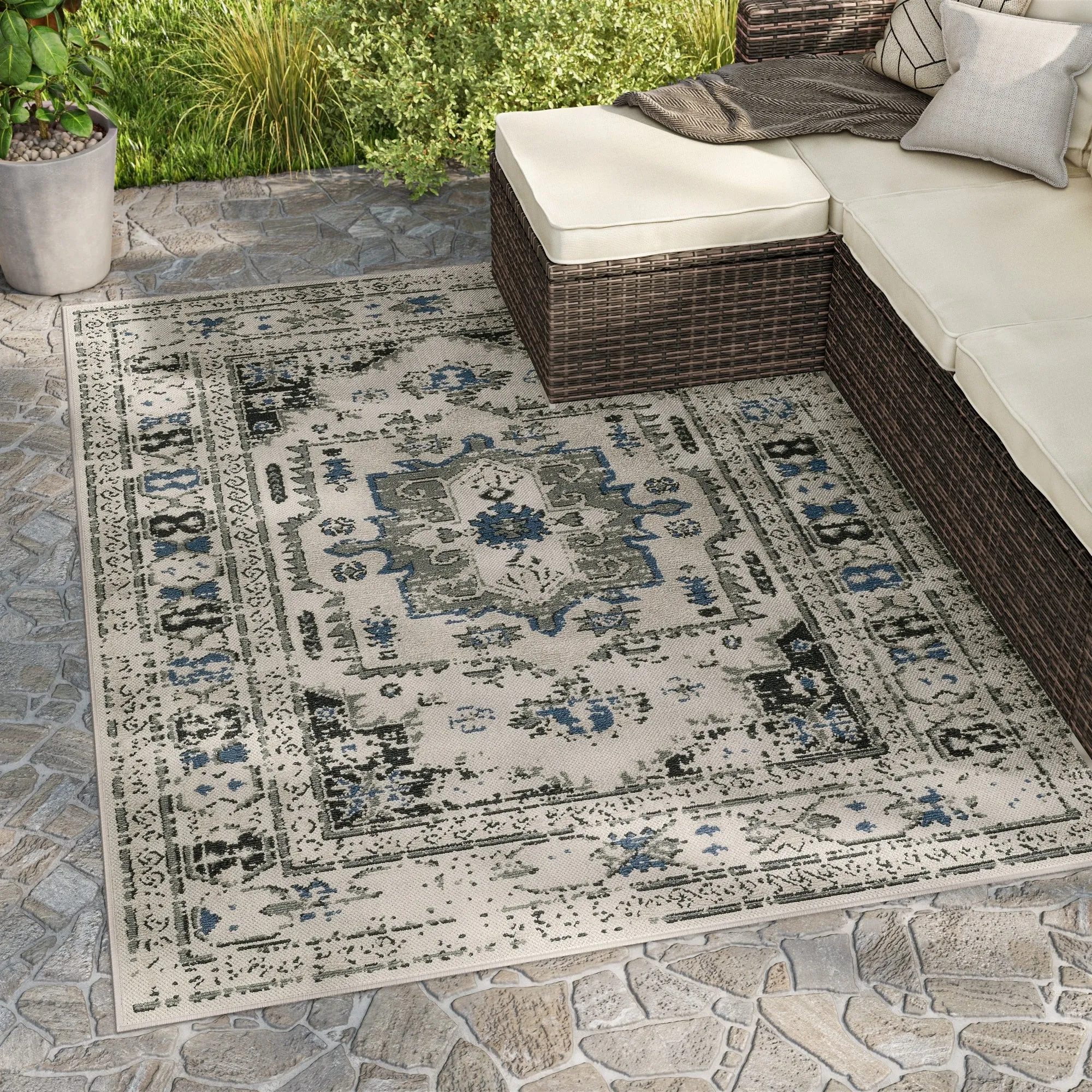 Vista Home Talcot Vintage Traditional Grey/ Teal Indoor-Outdoor Area Rug