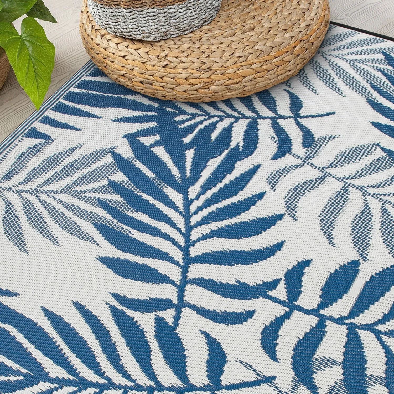 World Rug Gallery Palm Leaves Reversible Recycled Plastic Outdoor Rugs