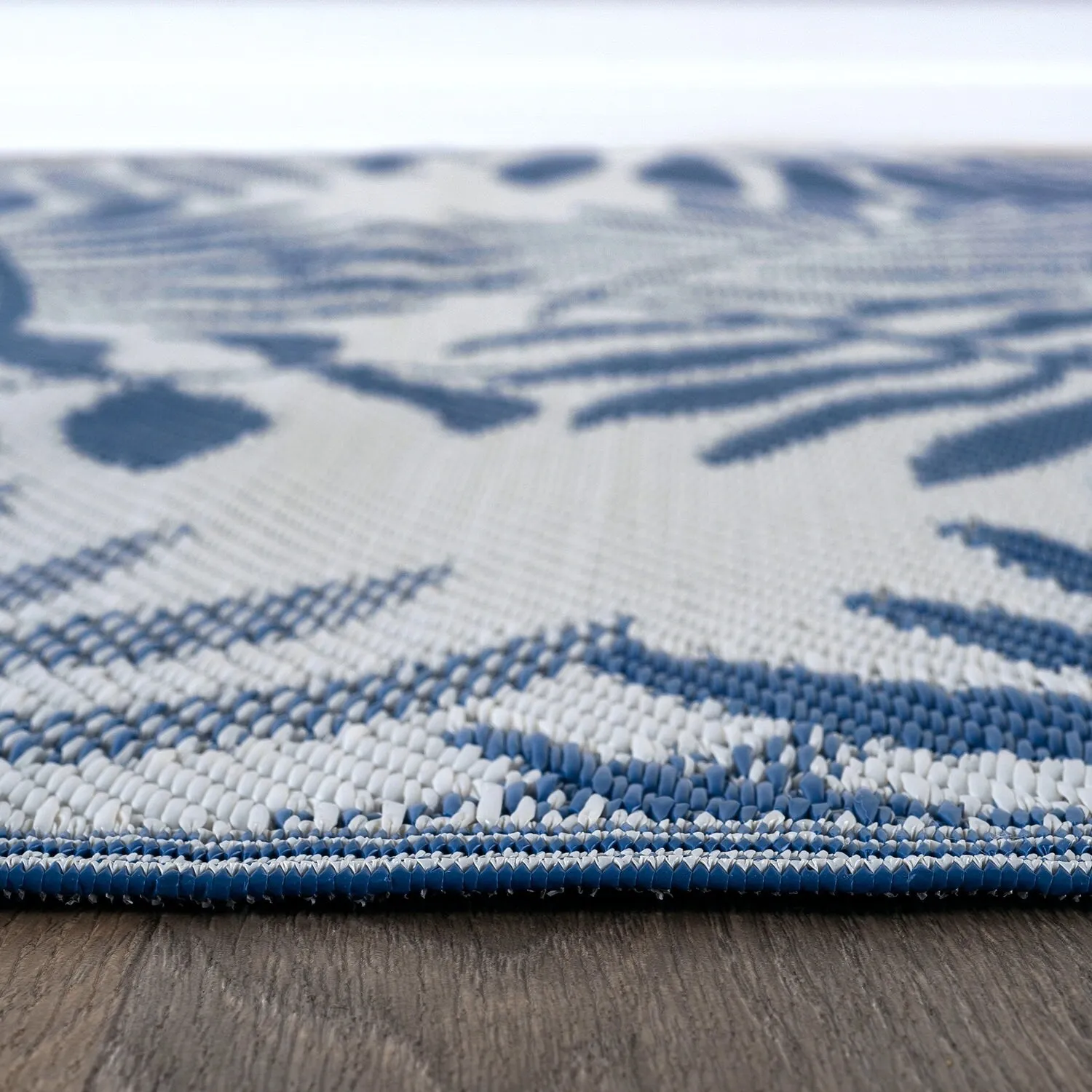 World Rug Gallery Palm Leaves Reversible Recycled Plastic Outdoor Rugs