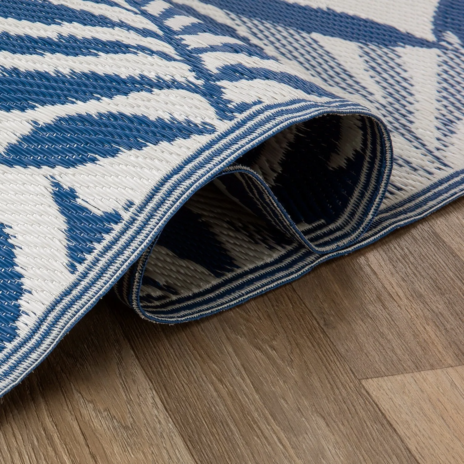 World Rug Gallery Palm Leaves Reversible Recycled Plastic Outdoor Rugs
