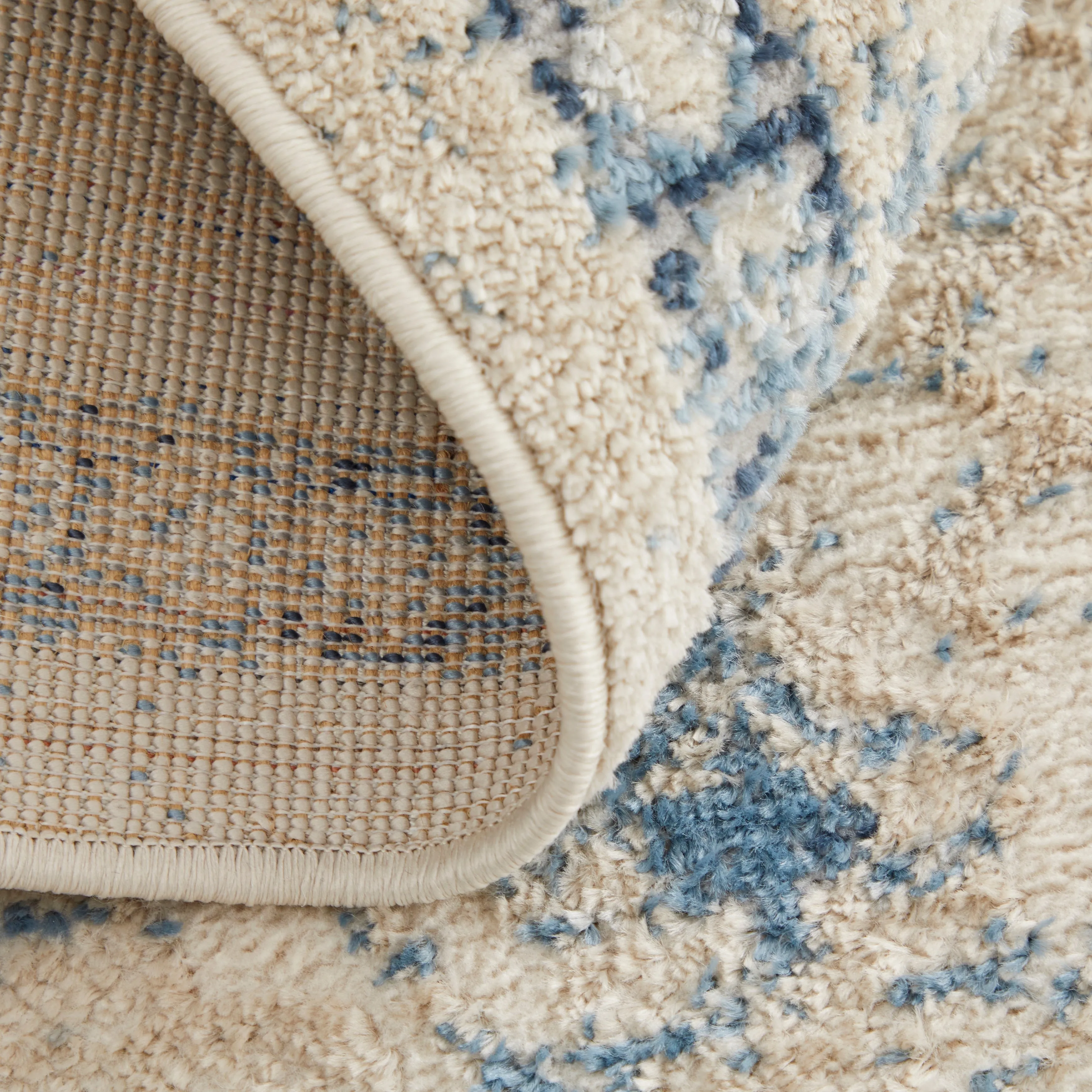 Wyllah Traditional Diamond Area Rug