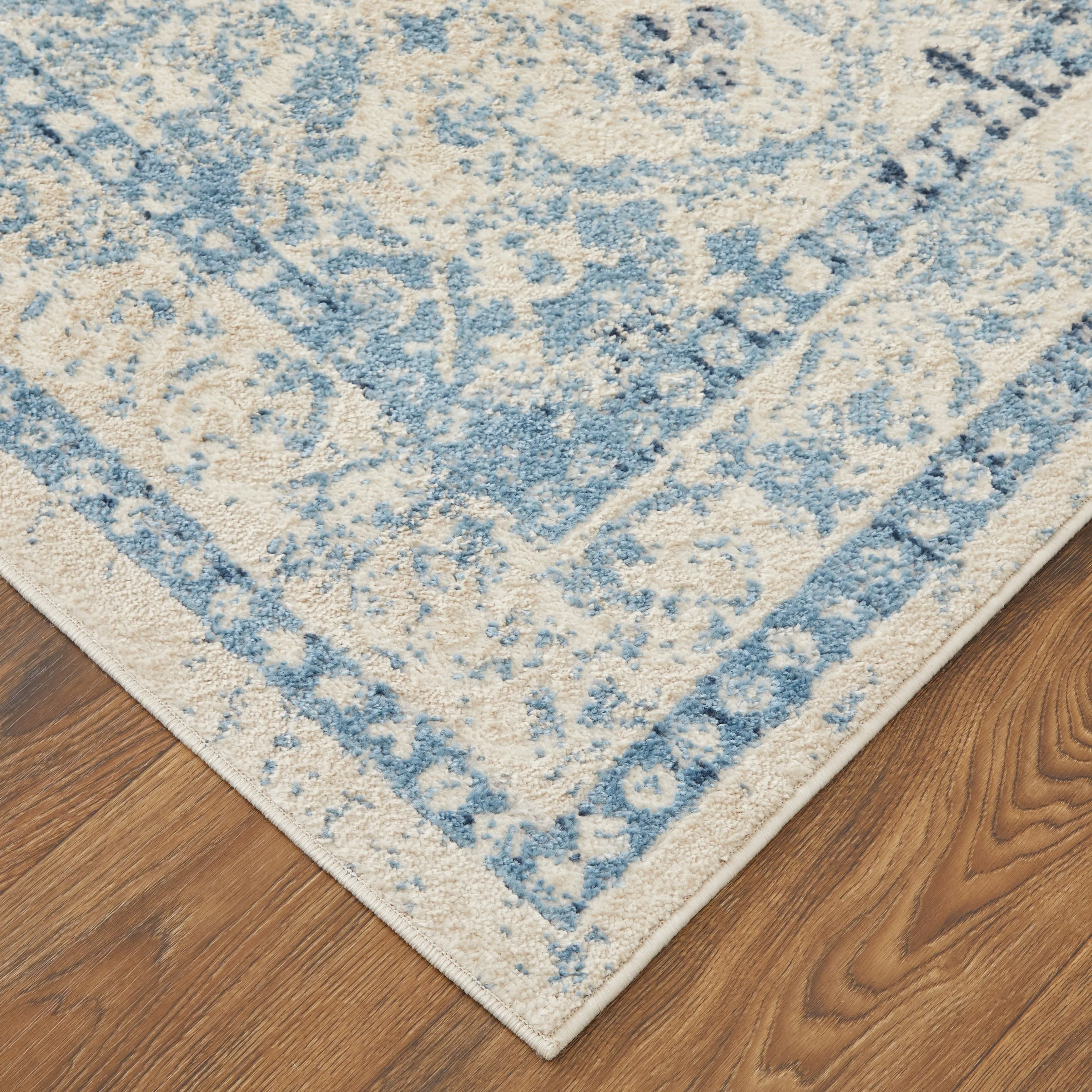 Wyllah Traditional Diamond Area Rug